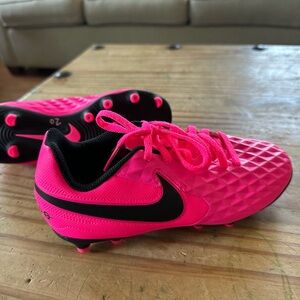NIKE Jr Girls Tiempo Soccer cleats Size 1 NEW